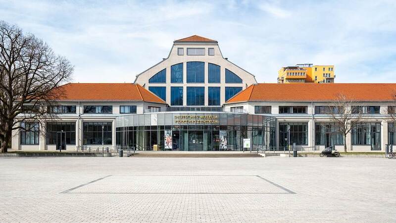 Das Verkehrszentrum des Deutsches Museums in München, Haupteingang, 2023