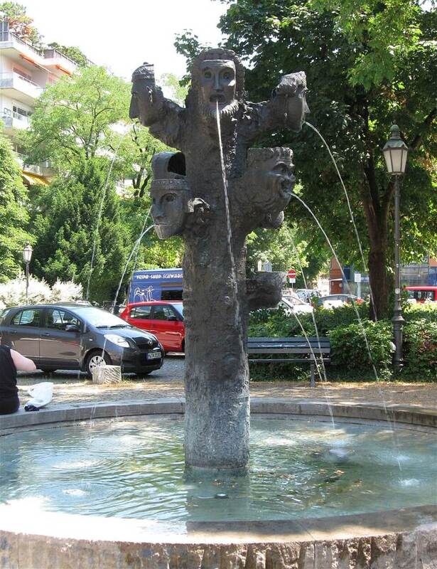 Artur-Kutscher-Brunnen, Artur-Kutscher-Platz, Schwabing, 2013