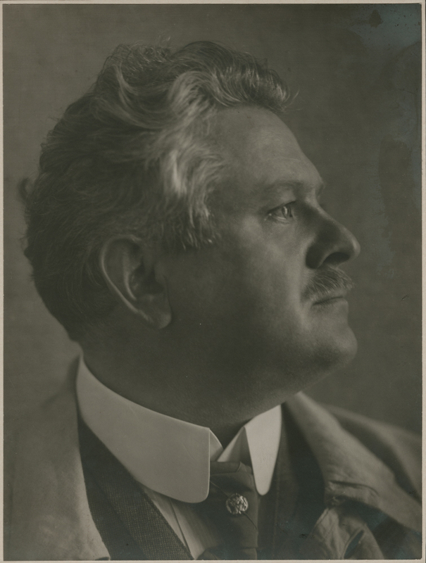 Der Bildhauer Heinrich Waderé, um 1915
