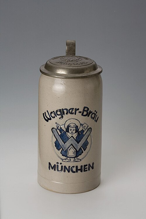 Bierkrug des Wagner-Bräu München um 1925, Steinzeug mit Zinn, 19 cm