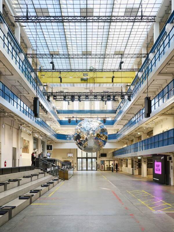 Die Installation "Play" von Ayzit Bostan in der Halle E anlässlich des 40-jährigen Jubiläums des Gasteig.