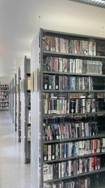 Blick in die Bibliothek, 2026