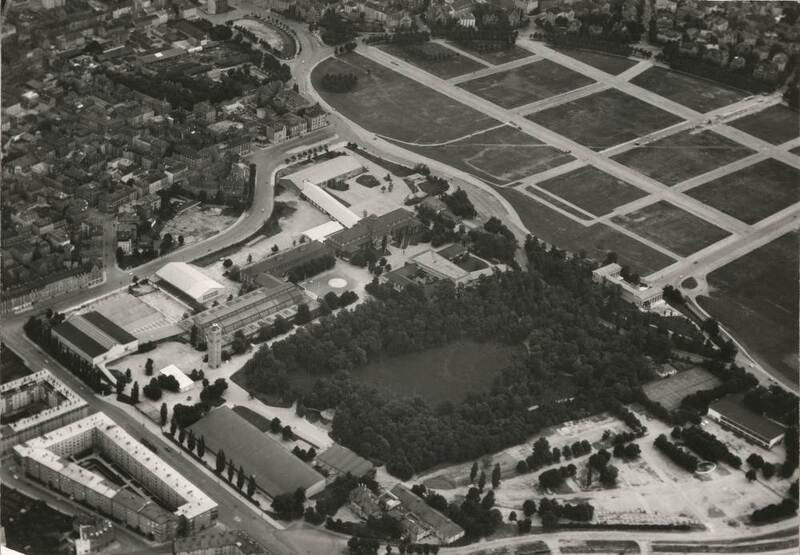 Luftansicht der Theresienwiese mit Ausstellungsgebäuden, vor 1939
