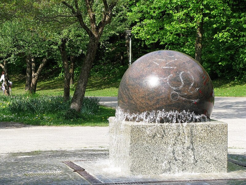 Kugelbrunnen von Christian Tobin (2011)