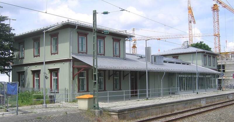 Bahnhofsgebäude von den Gleisen gesehen, 2008