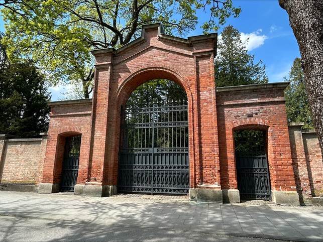 Haupttor des Alten Israelitischen Friedhofs an der Thalkirchner Straße, 2026